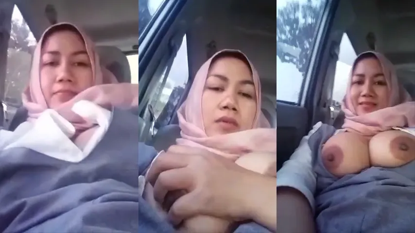 Bokep Tante Jilbab Pamer Toket Sambil Naik Mobil